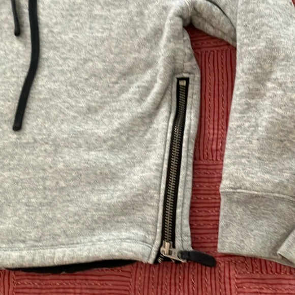 Dylan xl Heather Gray Cropped fleece lined Sweater with Hood and side zips - Picture 3 of 16